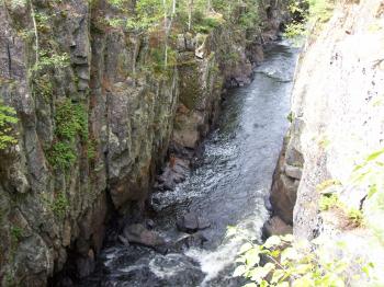 A look into the Vermilion Gorge from the top