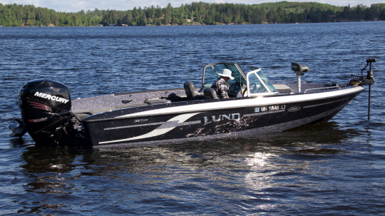 Lund Tyee 208 fish and ski boat rental on Lake Vermilion 